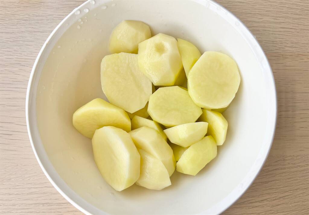 【事前レンチンでホックホク♡】新じゃが入り「豚こまの旨照り炒め」作ってみた！甘酢ダレがご飯に合う～♪