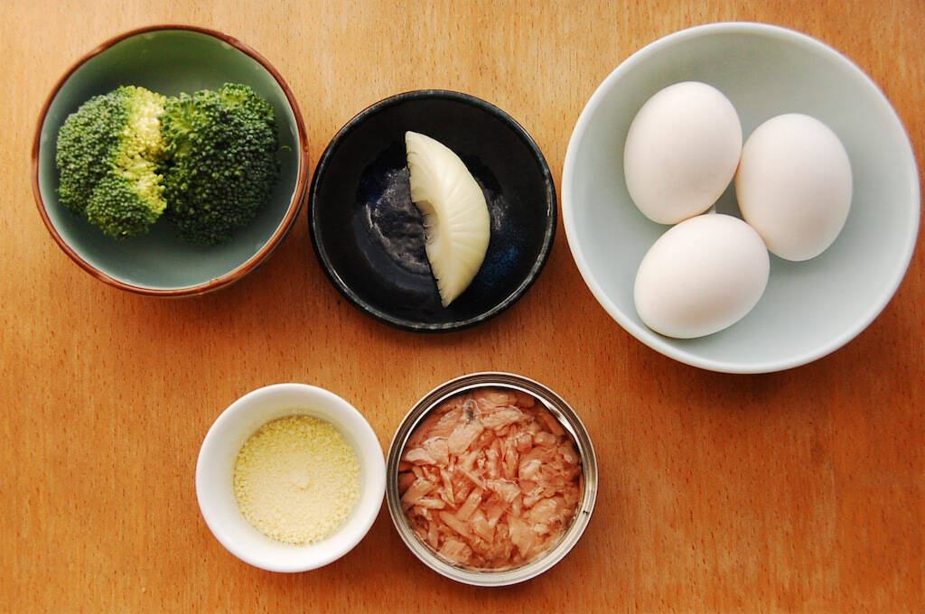 【包まないから失敗ナシ】ツナ・玉ねぎ・ブロッコリーin！これ一つでオールOKなオープンオムレツ作ってみた♪