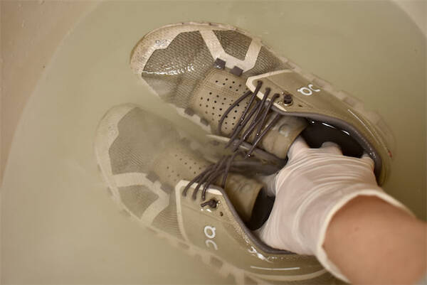 オキシクリーン でスニーカー洗ってみた 漬けて放置するだけですが 笑 衝撃のビフォー アフター 22年4月16日 エキサイトニュース