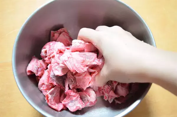 「【初心者も成功する牛すじレシピ】圧力鍋ナシで簡単！ぷるぷる絶品「牛すじスープ」作ってみた♪【農家直伝】」の画像