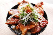 【笠原流 ガチの豚丼】帯広名物「豚丼」を家庭で再現してみた！炭火の香ばしさを…え、カラメルで表現!?