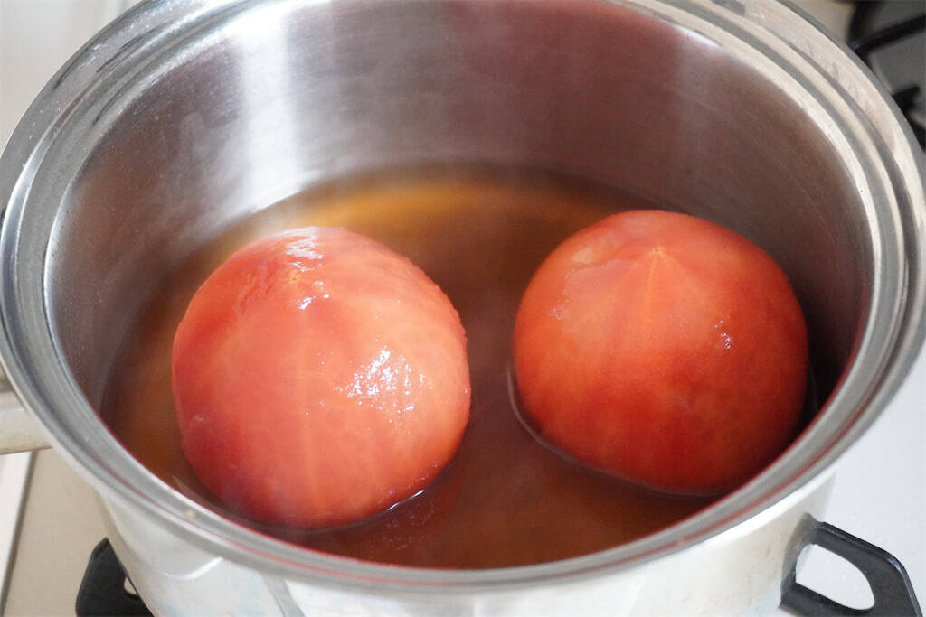 【夏こそ「おでん」】冷やして絶品！「トマトのおでん」作ってみた！とろ～りからのお出汁ジュワ～♡【農家直伝】