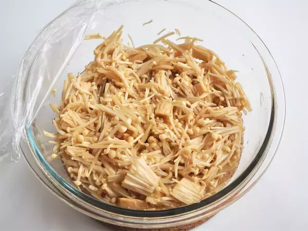「【えのき2袋が秒で消える】めんつゆ・すし酢で「合法なめ茸」作ってみた！トロ旨～ご飯泥棒が過ぎる～♡」の画像