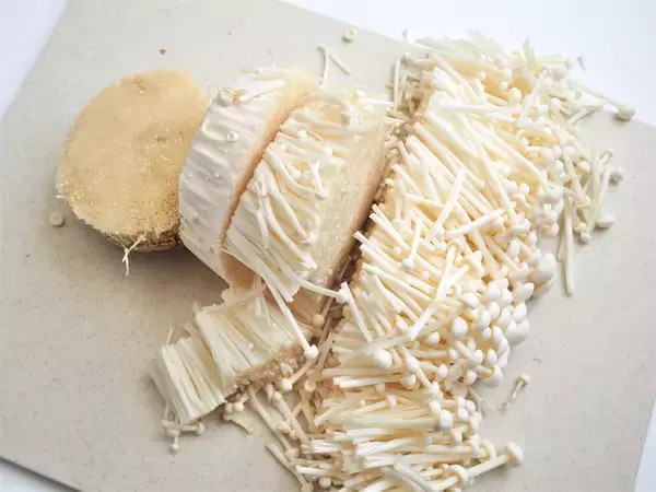 「【えのき2袋が秒で消える】めんつゆ・すし酢で「合法なめ茸」作ってみた！トロ旨～ご飯泥棒が過ぎる～♡」の画像
