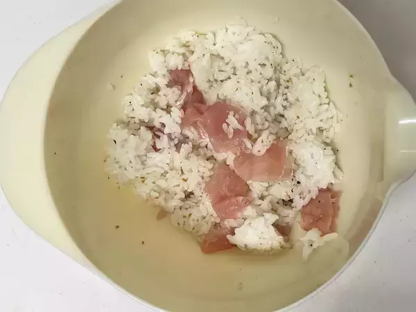 「醤油は封印！リュウジさんの「生ハムチーズ焼きおにぎり」に挑戦♪邪道な食材のコラボで旨味満点♡」の画像