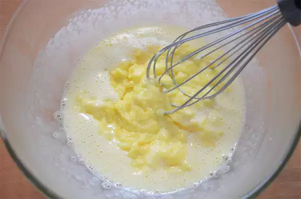 「【バーナー不要でパリパリ♡】なんと「さつまいも」を器にするブリュレに挑戦！生クリームも不要でヘルシ〜♪」の画像