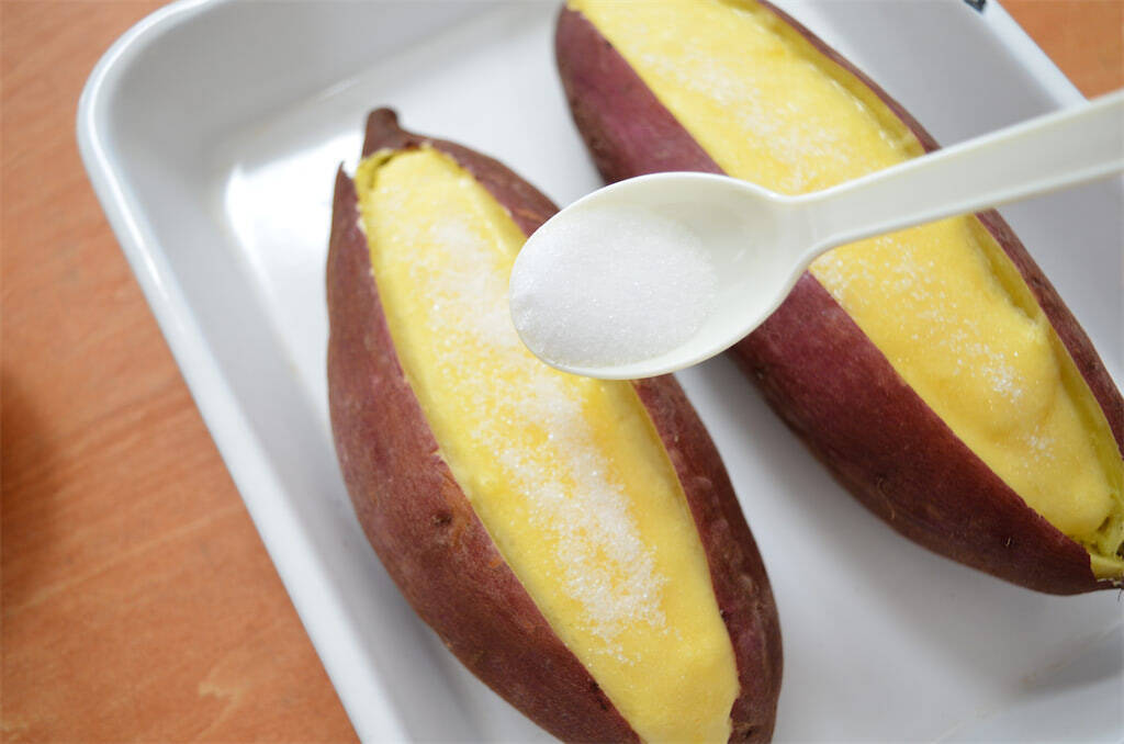 【バーナー不要でパリパリ♡】なんと「さつまいも」を器にするブリュレに挑戦！生クリームも不要でヘルシ〜♪