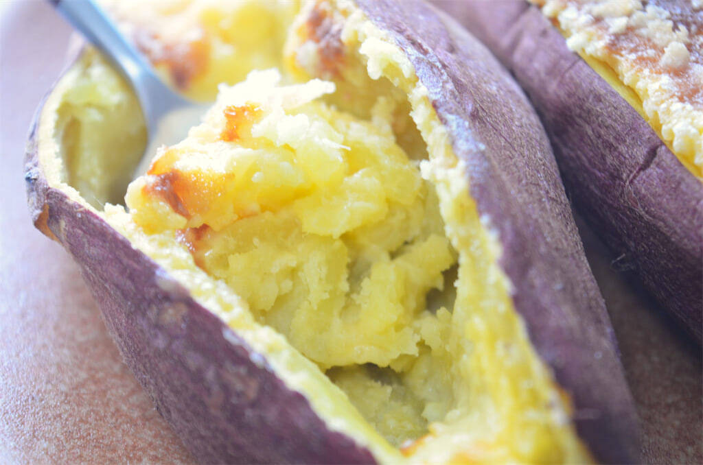 【バーナー不要でパリパリ♡】なんと「さつまいも」を器にするブリュレに挑戦！生クリームも不要でヘルシ〜♪