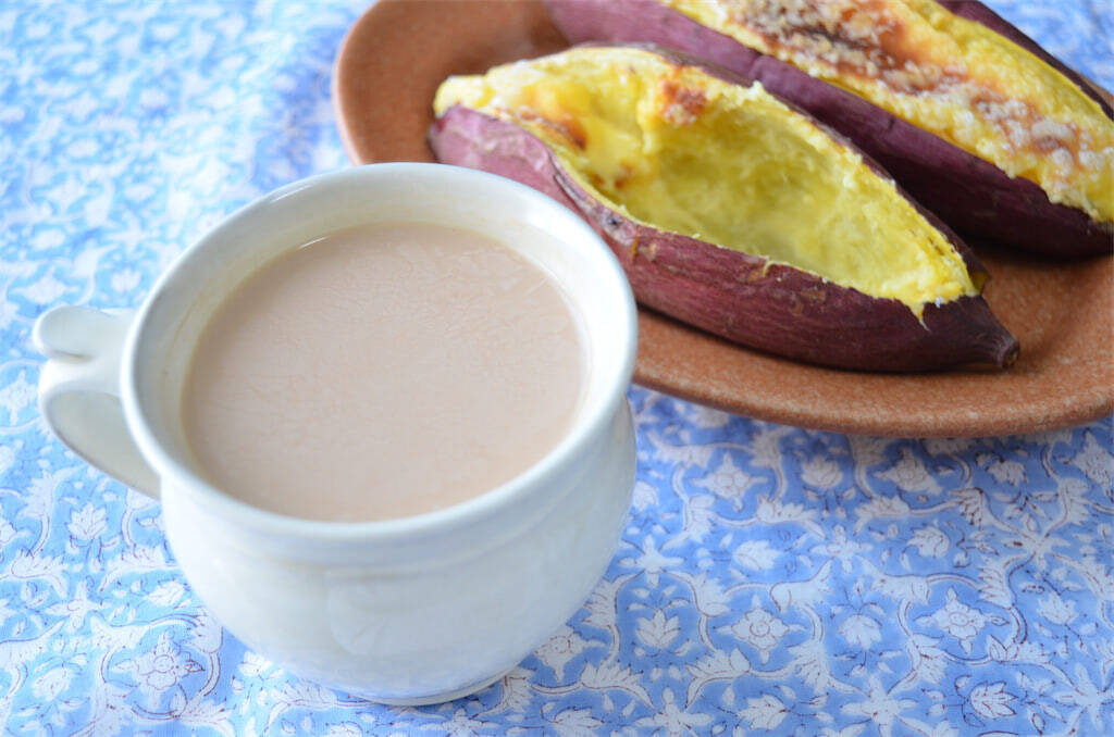 【バーナー不要でパリパリ♡】なんと「さつまいも」を器にするブリュレに挑戦！生クリームも不要でヘルシ〜♪