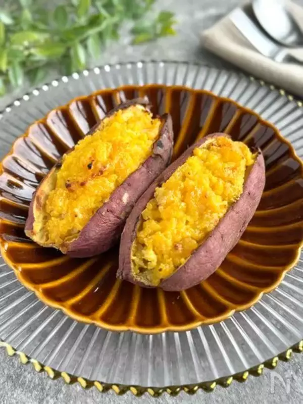 「【バーナー不要でパリパリ♡】なんと「さつまいも」を器にするブリュレに挑戦！生クリームも不要でヘルシ〜♪」の画像