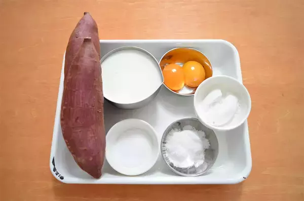 「【バーナー不要でパリパリ♡】なんと「さつまいも」を器にするブリュレに挑戦！生クリームも不要でヘルシ〜♪」の画像