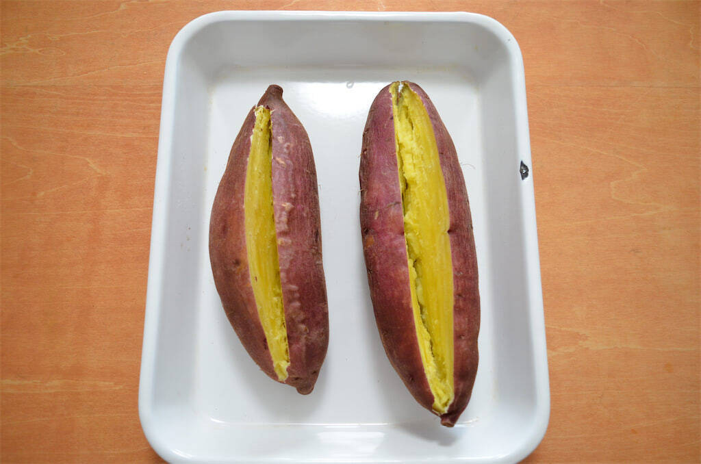 【バーナー不要でパリパリ♡】なんと「さつまいも」を器にするブリュレに挑戦！生クリームも不要でヘルシ〜♪