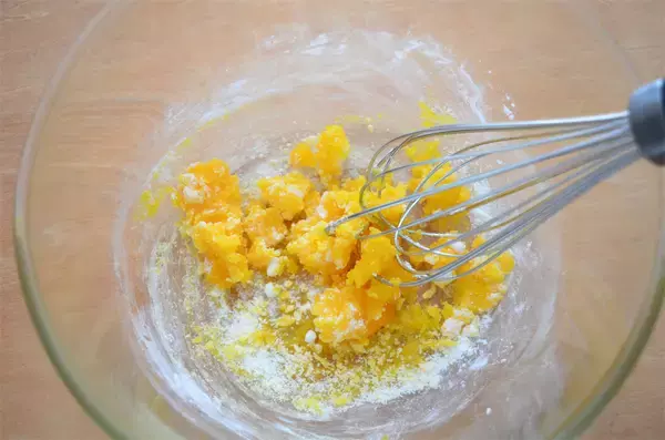 「【バーナー不要でパリパリ♡】なんと「さつまいも」を器にするブリュレに挑戦！生クリームも不要でヘルシ〜♪」の画像