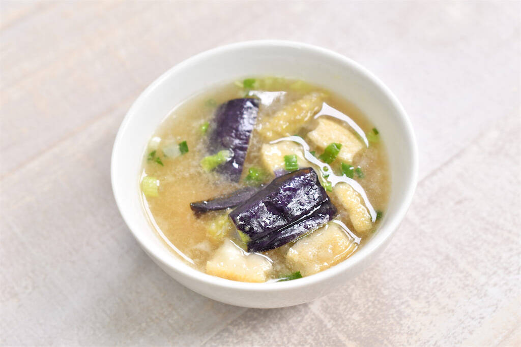 【これ本当にフリーズドライ!?】味噌と具材を別乾燥で風味爆増！手間ひまかけすぎなフリーズドライみそ汁食べてみた！