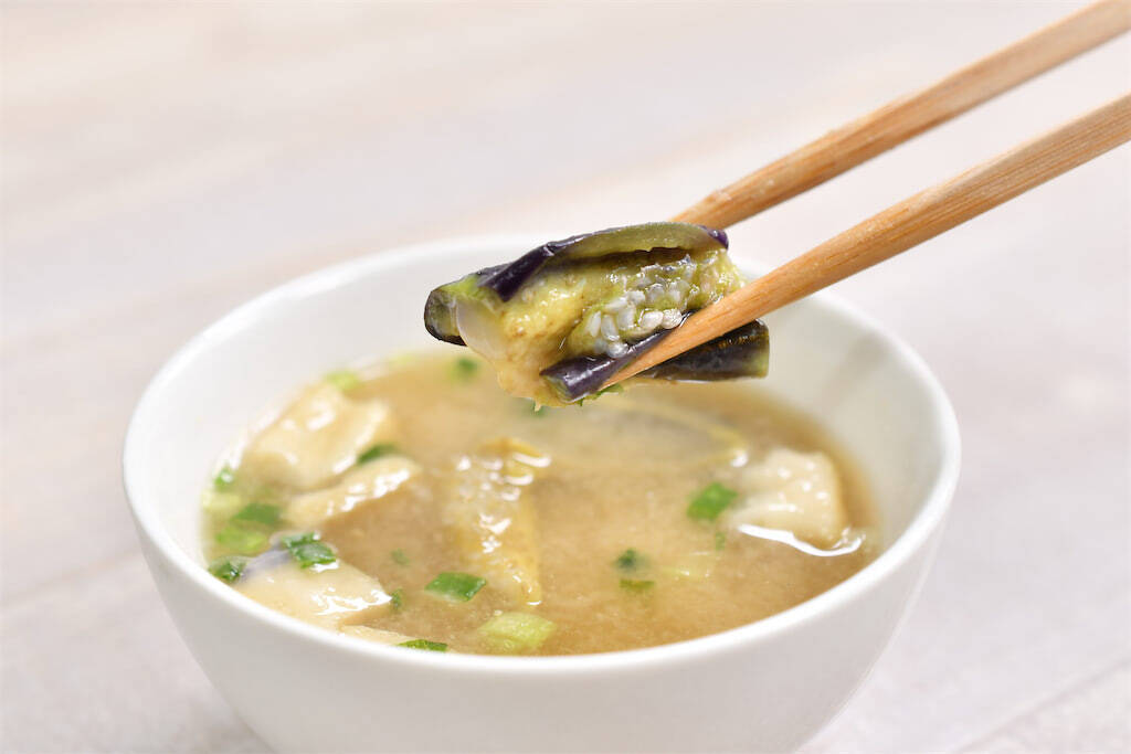 【これ本当にフリーズドライ!?】味噌と具材を別乾燥で風味爆増！手間ひまかけすぎなフリーズドライみそ汁食べてみた！