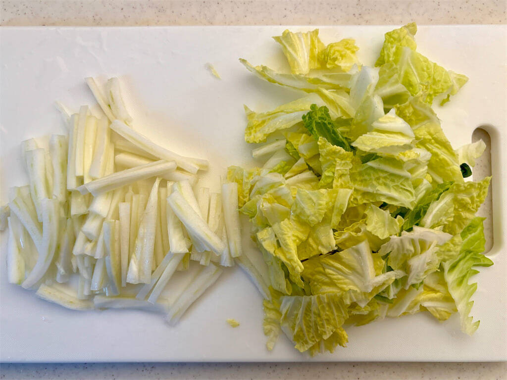 【食べすぎ注意報】中華風お漬け物「ラーパーツァイ」作ってみた！ゴマ油の香りがたまらん〜【白菜大量消費】