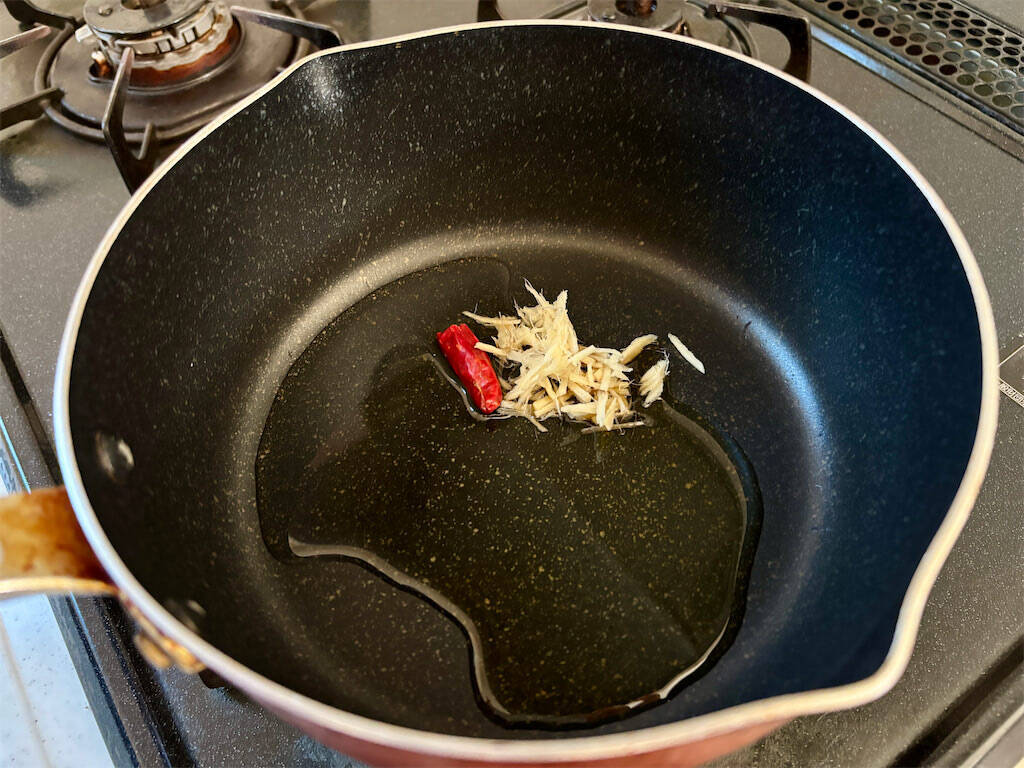 【食べすぎ注意報】中華風お漬け物「ラーパーツァイ」作ってみた！ゴマ油の香りがたまらん〜【白菜大量消費】
