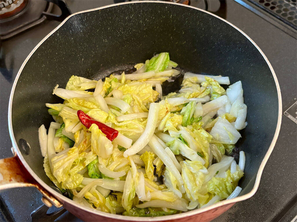 【食べすぎ注意報】中華風お漬け物「ラーパーツァイ」作ってみた！ゴマ油の香りがたまらん〜【白菜大量消費】
