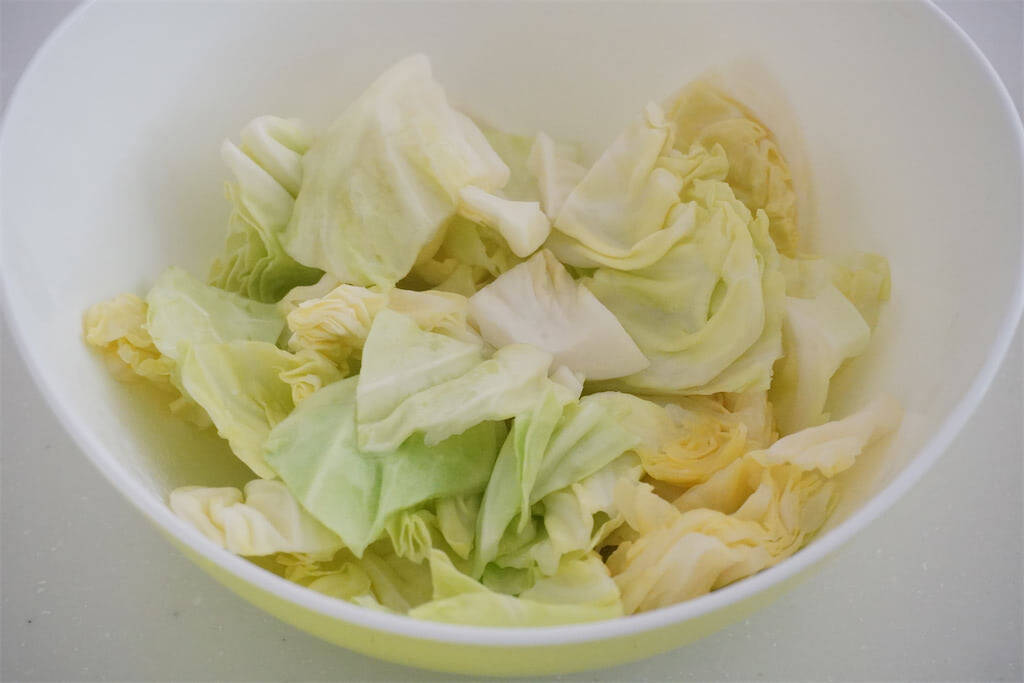 【サバ缶がここまで化ける！】缶汁ごと使って「春キャベツ×トマト」を煮込んでみた！バターで濃厚旨味♪