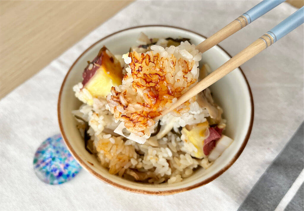 【炊飯器に秋をほうりこめ】「さつまいもと舞茸の炊き込みご飯」作ってみた！塩昆布がバシっと決めてくれる♡
