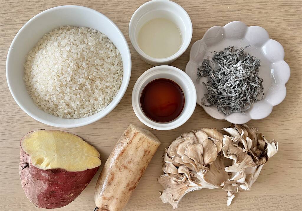 【炊飯器に秋をほうりこめ】「さつまいもと舞茸の炊き込みご飯」作ってみた！塩昆布がバシっと決めてくれる♡