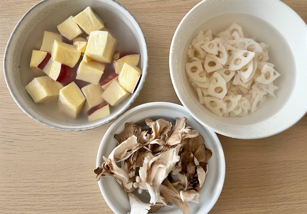 【炊飯器に秋をほうりこめ】「さつまいもと舞茸の炊き込みご飯」作ってみた！塩昆布がバシっと決めてくれる♡