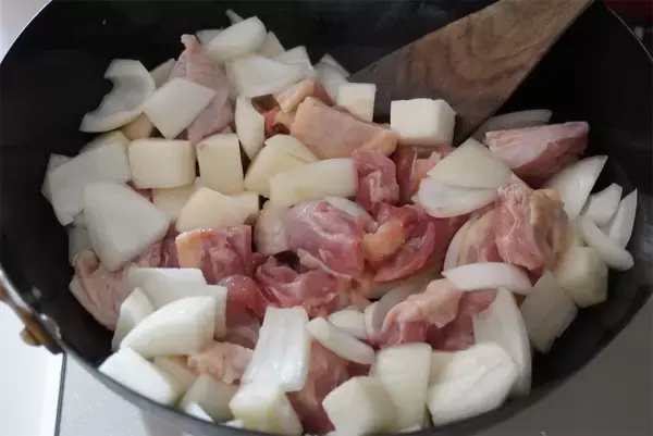 「【マカロニを長芋にチェンジ】ヘルシーうれしい「長芋と玉ねぎのグラタン」作ってみた！トロホク♡【農家直伝】」の画像