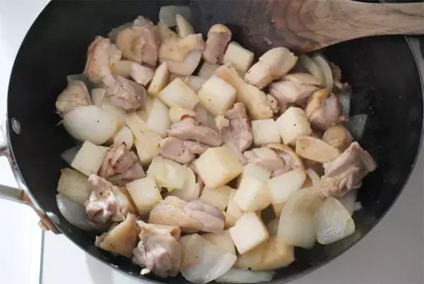 「【マカロニを長芋にチェンジ】ヘルシーうれしい「長芋と玉ねぎのグラタン」作ってみた！トロホク♡【農家直伝】」の画像