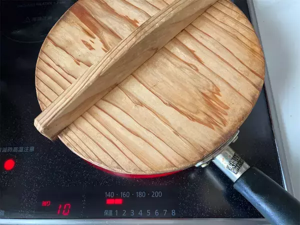 「【ポリ袋＆フライパン調理】え、残りご飯茶碗半分がパンに!?「ご飯パン」作ってみた！噛めば噛むほど甘みっ♡」の画像