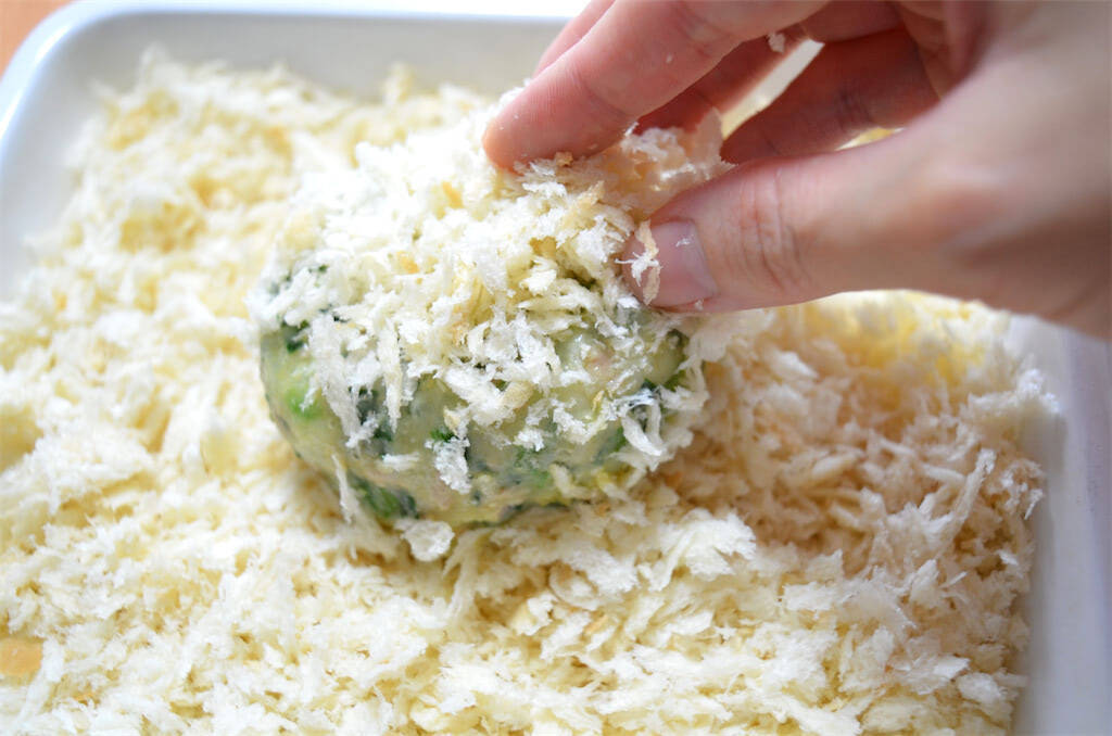 玉ねぎ代わりにニラマシマシな「ポテトコロッケ」作ってみた！スタミナ爆弾でパワー！！【農家直伝】