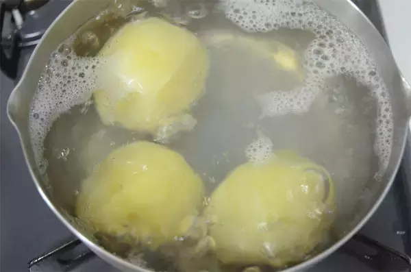 「玉ねぎ代わりにニラマシマシな「ポテトコロッケ」作ってみた！スタミナ爆弾でパワー！！【農家直伝】」の画像