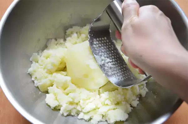 「玉ねぎ代わりにニラマシマシな「ポテトコロッケ」作ってみた！スタミナ爆弾でパワー！！【農家直伝】」の画像