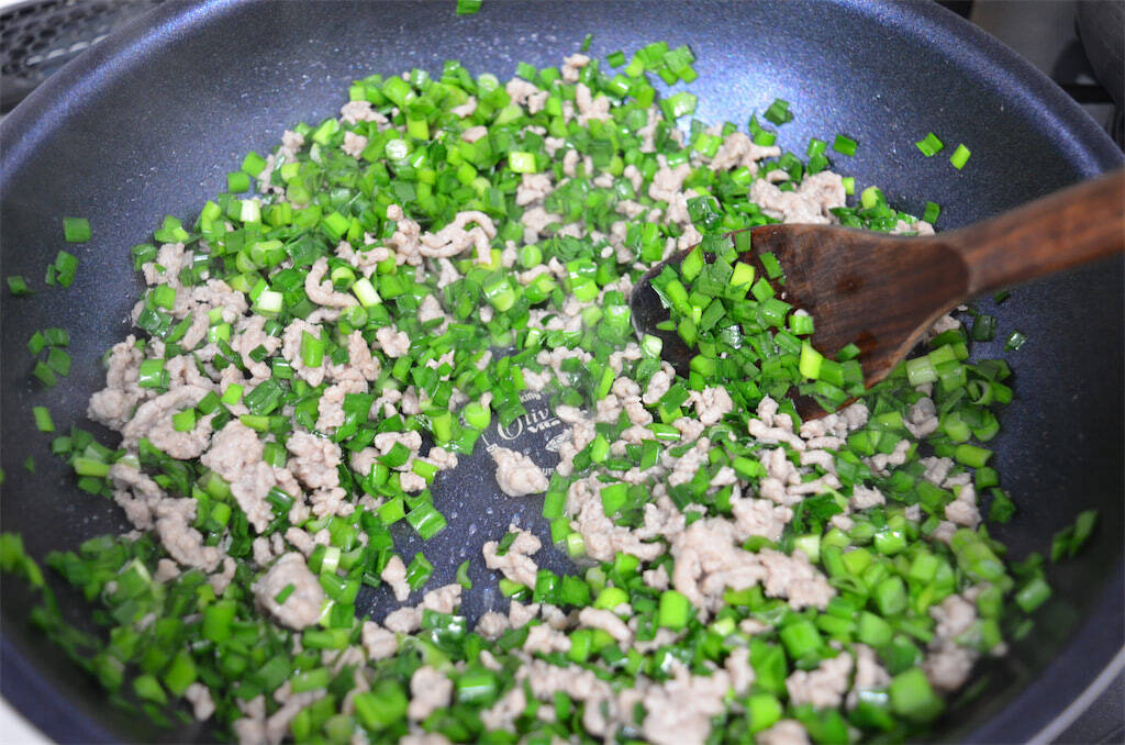 玉ねぎ代わりにニラマシマシな「ポテトコロッケ」作ってみた！スタミナ爆弾でパワー！！【農家直伝】