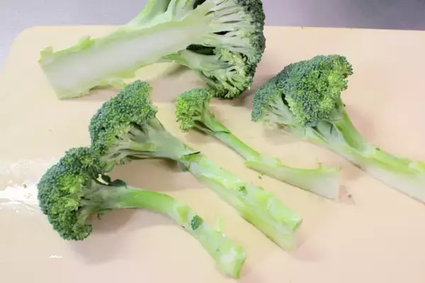 「【門外不出のレシピ初公開】茹で時間はたった10秒⁉伝説のブロッコリー料理「ブロッコリー盛」に挑戦！」の画像