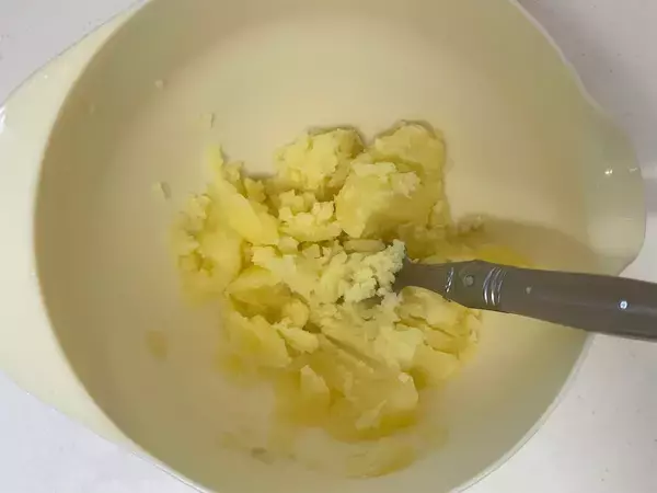 「【驚異の27万いいね】これ考えた人天才♡じゃがいもの最高においしい食べ方を発見！試してみたら…」の画像