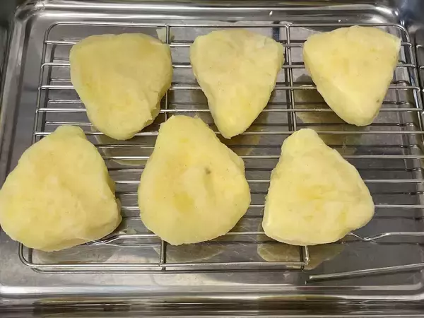 「【驚異の27万いいね】これ考えた人天才♡じゃがいもの最高においしい食べ方を発見！試してみたら…」の画像