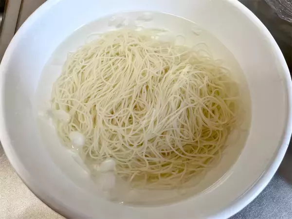 「【素麺の在庫処分】今季最後は「お稲荷そうめん」に挑戦♪まとめて茹でてお揚げにイン！噛むとジュワッ♡」の画像