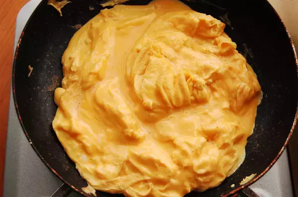 「【喉を労わるカニカマ餡】のどごしとろん♡「ふわふわ卵のあんかけ」作ってみた！秘訣はマヨネーズだって♪」の画像