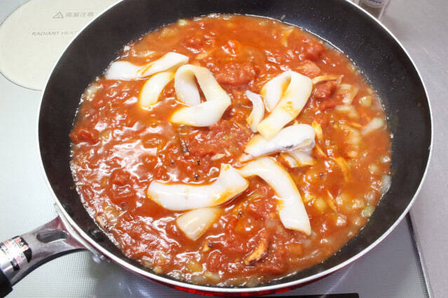 【トマトにはイカが合う】フライパンで15分♪上田淳子流「イカのトマト煮」作ってみた！胴は後入れで柔～い♡