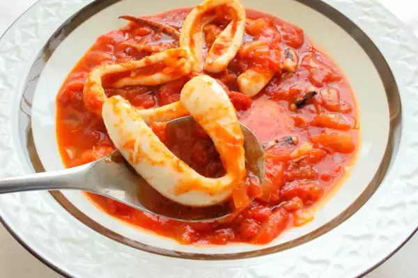 「【トマトにはイカが合う】フライパンで15分♪上田淳子流「イカのトマト煮」作ってみた！胴は後入れで柔～い♡」の画像