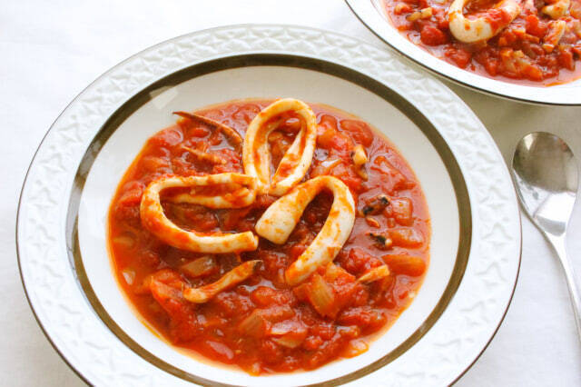 【トマトにはイカが合う】フライパンで15分♪上田淳子流「イカのトマト煮」作ってみた！胴は後入れで柔～い♡