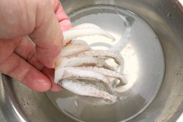 【トマトにはイカが合う】フライパンで15分♪上田淳子流「イカのトマト煮」作ってみた！胴は後入れで柔～い♡