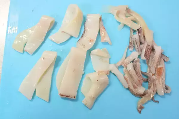 「【トマトにはイカが合う】フライパンで15分♪上田淳子流「イカのトマト煮」作ってみた！胴は後入れで柔～い♡」の画像