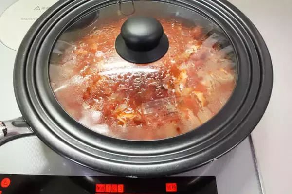 「【トマトにはイカが合う】フライパンで15分♪上田淳子流「イカのトマト煮」作ってみた！胴は後入れで柔～い♡」の画像