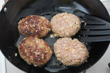 「【お肉より春キャベツ多め】で「ハンバーグ」作ってみた！ビックリするほど肉汁あふれる♪これが春キャベツ効果か…」の画像10