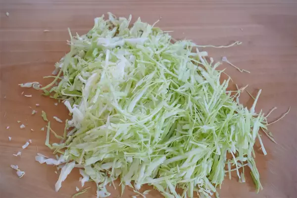 「【お肉より春キャベツ多め】で「ハンバーグ」作ってみた！ビックリするほど肉汁あふれる♪これが春キャベツ効果か…」の画像