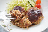 「【お肉より春キャベツ多め】で「ハンバーグ」作ってみた！ビックリするほど肉汁あふれる♪これが春キャベツ効果か…」の画像17