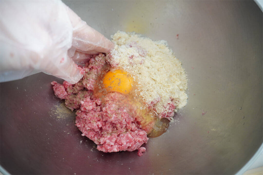 【お肉より春キャベツ多め】で「ハンバーグ」作ってみた！ビックリするほど肉汁あふれる♪これが春キャベツ効果か…