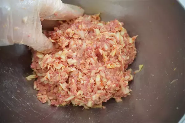 「【お肉より春キャベツ多め】で「ハンバーグ」作ってみた！ビックリするほど肉汁あふれる♪これが春キャベツ効果か…」の画像