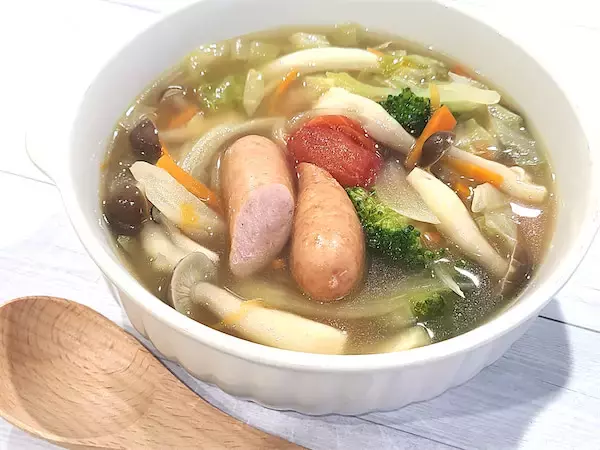具沢山な野菜の旨味がじわ～♡「千切りキャベツのコンソメスープ」は歯応えもご馳走な栄養満点の一杯